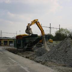 Obrázok DSC04041.JPG z galérie - Demolácia a recyklácia vybúraných hmôt - R1 Rožňavská ul. Bratislava