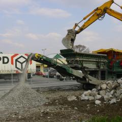 Obrázok R1_2007-03-28-16h08m19.JPG z galérie - Demolácia a recyklácia vybúraných hmôt - R1 Rožňavská ul. Bratislava