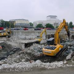 Obrázok GARAZE-JT_2011-08-04-15h06m47.JPG z galérie - Demolácia podzemných garáží - J&T Bratislava
