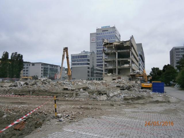 Obrázok - Demolácia objektov SAV a VÚPC Bratislava