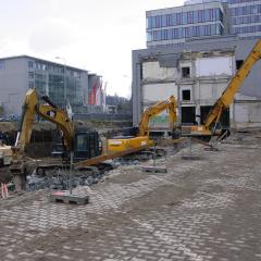 Obrázok SAV_2016-03-24-11h42m43.JPG z galérie - Demolácia objektov SAV a VÚPC Bratislava