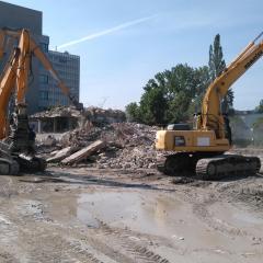 Obrázok SAV_2016-06-04-09h31m49.JPG z galérie - Demolácia objektov SAV a VÚPC Bratislava