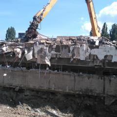 Obrázok SAV_2016-06-04-10h45m37.JPG z galérie - Demolácia objektov SAV a VÚPC Bratislava