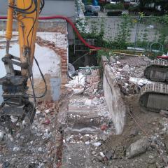 Obrázok SAV_2016-06-05-09h58m49.JPG z galérie - Demolácia objektov SAV a VÚPC Bratislava