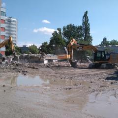 Obrázok SAV_2016-06-06-16h00m13.JPG z galérie - Demolácia objektov SAV a VÚPC Bratislava