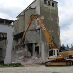 Obrázok SCBB-SPOL_SKLADKA_2005-06-08-11h33m36.JPG z galérie - Demolácia objektov spoločná skládka - SCBB