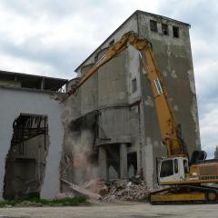 Obrázok SCBB-SPOL_SKLADKA_2005-06-08-11h33m53.JPG z galérie - Demolácia objektov spoločná skládka - SCBB