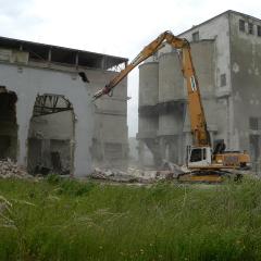 Obrázok SCBB-SPOL_SKLADKA_2005-06-08-11h46m54.JPG z galérie - Demolácia objektov spoločná skládka - SCBB