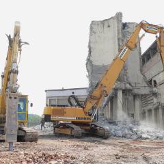Obrázok SCBB-SPOL_SKLADKA_2005-07-14-08h49m45.JPG z galérie - Demolácia objektov spoločná skládka - SCBB