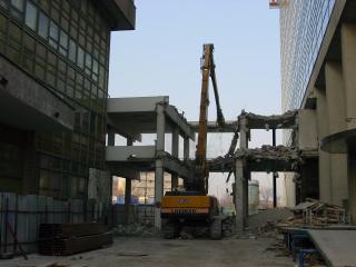 Demolácia prepojovacej terasy - Presscentrum Bratislava
