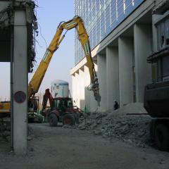 Obrázok PRESSCENTRUM_2006-02-06-15h18m39.JPG z galérie - Demolácia prepojovacej terasy - Presscentrum Bratislava