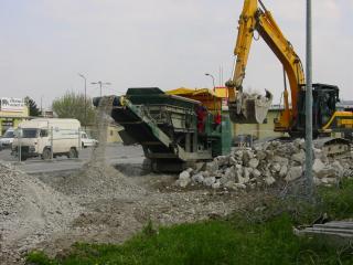 Demolácia a recyklácia vybúraných hmôt - R1 Rožňavská ul. Bratislava