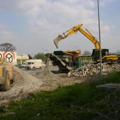 Obrázok R1_2007-03-28-16h07m29.JPG z galérie - Demolácia a recyklácia vybúraných hmôt - R1 Rožňavská ul. Bratislava