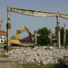 Obrázok TESCO-SC_2007-05-21-16h54m54.JPG z galérie - Demolácia objektov - SCHRAMKO Senec