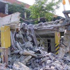 Obrázok KUPELE-CENTRAL_2008-07-31-15h56m49.JPG z galérie - Demolácia objektov Kúpele Centrál Bratislava