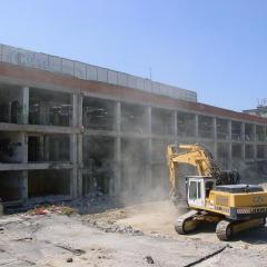 Obrázok KUPELE-CENTRAL_2008-08-07-13h12m29.JPG z galérie - Demolácia objektov Kúpele Centrál Bratislava