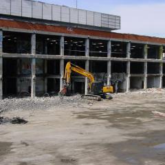 Obrázok KUPELE-CENTRAL_2008-08-08-10h24m50.JPG z galérie - Demolácia objektov Kúpele Centrál Bratislava