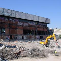 Obrázok KUPELE-CENTRAL_2008-08-19-10h27m24.JPG z galérie - Demolácia objektov Kúpele Centrál Bratislava
