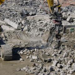 Obrázok KUPELE-CENTRAL_2008-08-19-10h30m21.JPG z galérie - Demolácia objektov Kúpele Centrál Bratislava