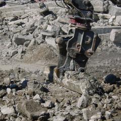 Obrázok KUPELE-CENTRAL_2008-08-19-10h30m40.JPG z galérie - Demolácia objektov Kúpele Centrál Bratislava