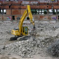 Obrázok KUPELE-CENTRAL_2008-08-20-10h49m31.JPG z galérie - Demolácia objektov Kúpele Centrál Bratislava