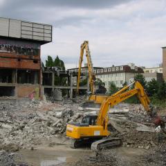 Obrázok KUPELE-CENTRAL_2008-08-20-10h49m39.JPG z galérie - Demolácia objektov Kúpele Centrál Bratislava