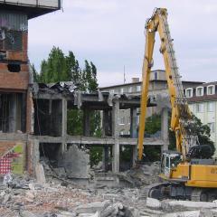 Obrázok KUPELE-CENTRAL_2008-08-20-10h49m56.JPG z galérie - Demolácia objektov Kúpele Centrál Bratislava