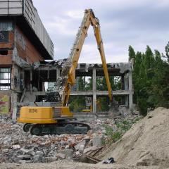 Obrázok KUPELE-CENTRAL_2008-08-20-10h51m44.JPG z galérie - Demolácia objektov Kúpele Centrál Bratislava