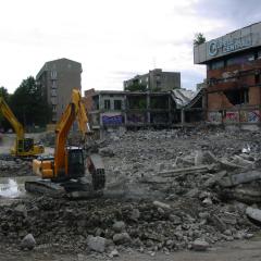 Obrázok KUPELE-CENTRAL_2008-08-20-10h52m32.JPG z galérie - Demolácia objektov Kúpele Centrál Bratislava