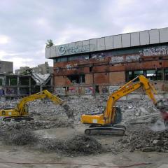 Obrázok KUPELE-CENTRAL_2008-08-20-10h54m49.JPG z galérie - Demolácia objektov Kúpele Centrál Bratislava
