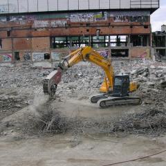 Obrázok KUPELE-CENTRAL_2008-08-20-10h55m08.JPG z galérie - Demolácia objektov Kúpele Centrál Bratislava