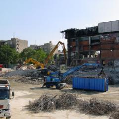 Obrázok KUPELE-CENTRAL_2008-08-27-15h55m22.JPG z galérie - Demolácia objektov Kúpele Centrál Bratislava