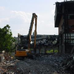 Obrázok KUPELE-CENTRAL_2008-08-27-15h56m28.JPG z galérie - Demolácia objektov Kúpele Centrál Bratislava
