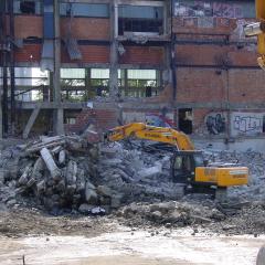 Obrázok KUPELE-CENTRAL_2008-08-27-15h56m37.JPG z galérie - Demolácia objektov Kúpele Centrál Bratislava