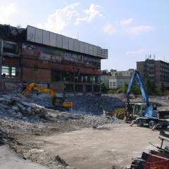 Obrázok KUPELE-CENTRAL_2008-08-28-15h22m18.JPG z galérie - Demolácia objektov Kúpele Centrál Bratislava