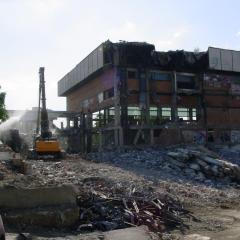Obrázok KUPELE-CENTRAL_2008-08-28-15h22m53.JPG z galérie - Demolácia objektov Kúpele Centrál Bratislava