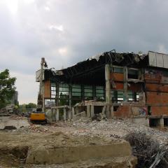 Obrázok KUPELE-CENTRAL_2008-09-04-14h59m39.JPG z galérie - Demolácia objektov Kúpele Centrál Bratislava