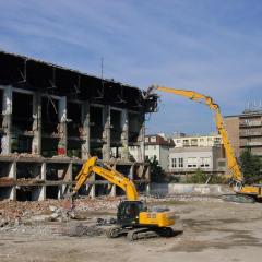 Obrázok KUPELE-CENTRAL_2008-09-06-09h09m37.JPG z galérie - Demolácia objektov Kúpele Centrál Bratislava