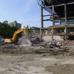 Obrázok KUPELE-CENTRAL_2008-09-06-09h12m18.JPG z galérie - Demolácia objektov Kúpele Centrál Bratislava