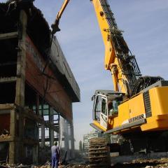 Obrázok KUPELE-CENTRAL_2008-09-06-09h28m33.JPG z galérie - Demolácia objektov Kúpele Centrál Bratislava