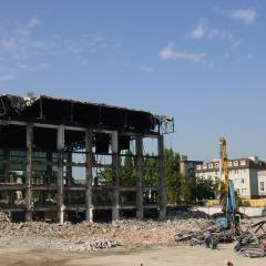 Obrázok KUPELE-CENTRAL_2008-09-10-10h07m34.JPG z galérie - Demolácia objektov Kúpele Centrál Bratislava