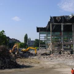 Obrázok KUPELE-CENTRAL_2008-09-10-10h08m11.JPG z galérie - Demolácia objektov Kúpele Centrál Bratislava