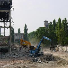 Obrázok KUPELE-CENTRAL_2008-09-12-13h07m46.JPG z galérie - Demolácia objektov Kúpele Centrál Bratislava