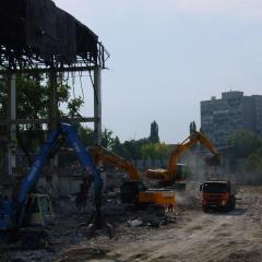 Obrázok KUPELE-CENTRAL_2008-09-12-13h08m42.JPG z galérie - Demolácia objektov Kúpele Centrál Bratislava