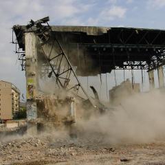 Obrázok KUPELE-CENTRAL_2008-09-12-16h31m46.JPG z galérie - Demolácia objektov Kúpele Centrál Bratislava