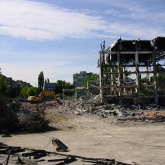 Obrázok KUPELE-CENTRAL_2008-09-13-11h45m15.JPG z galérie - Demolácia objektov Kúpele Centrál Bratislava