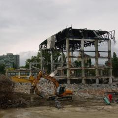 Obrázok KUPELE-CENTRAL_2008-09-17-12h50m18.JPG z galérie - Demolácia objektov Kúpele Centrál Bratislava