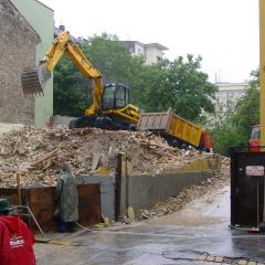 Obrázok KOOPERATIVA-BA_2004-05-28-14h06m48.JPG z galérie - Demolácia objektu Kooperativa - Bratislava