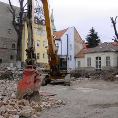 Obrázok KLARISKA-KNIZNICA_2005-03-19-12h39m52.JPG z galérie - Demolácia objektu knižnice - Klariská ul. Bratislava