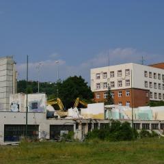 Obrázok TELOCVICNA-FTVS_2005-07-28-16h25m09.JPG z galérie - Demolácia objektu telocvične - FTVŠ UK Bratislava